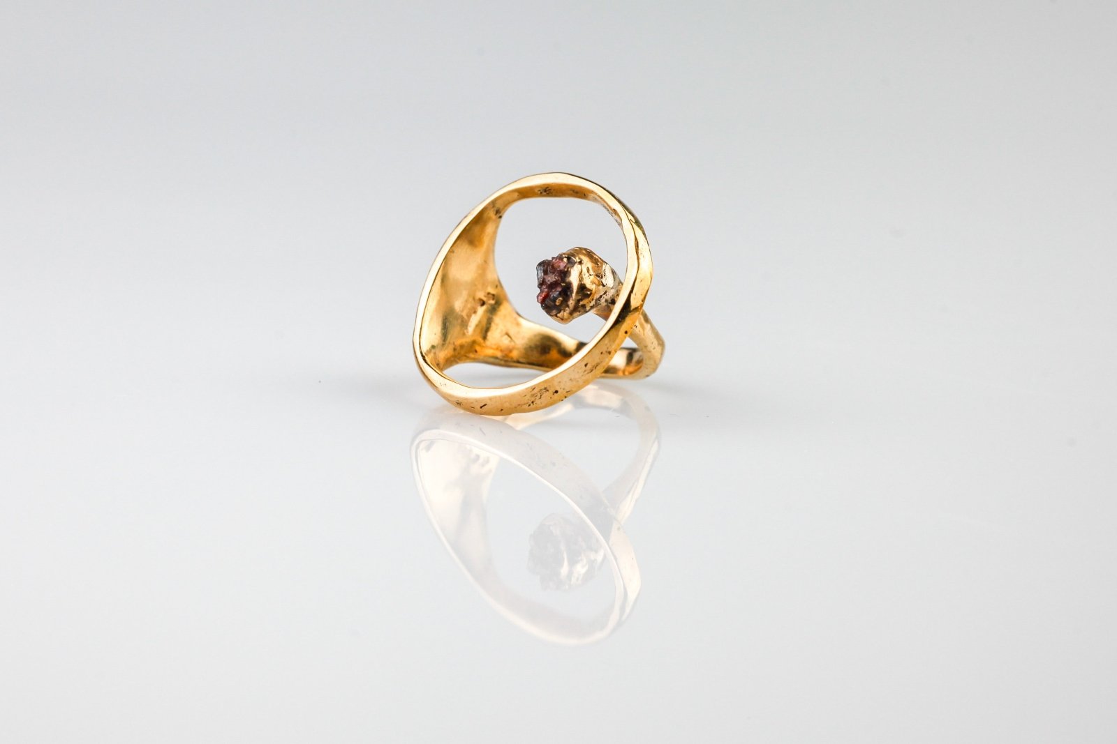 Anello Luna con pietra grezza - Breccia Studio -